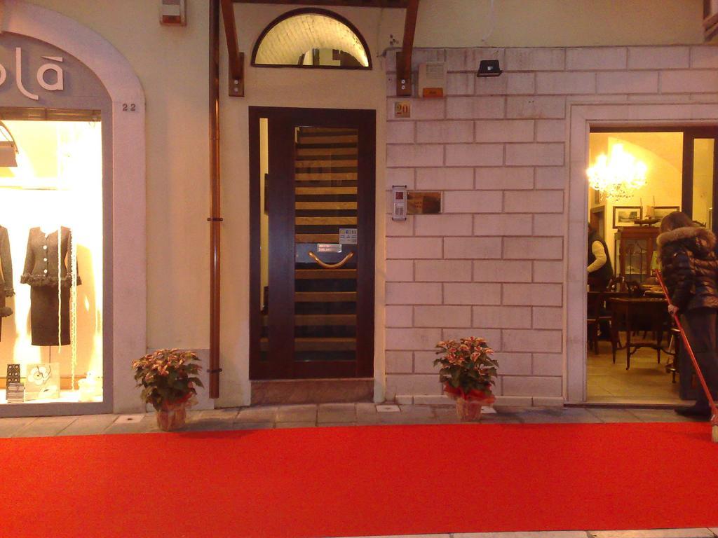 Muro Torto - Struttura Sanificata Giornalmente Con Prodotti Conformi Al Decalogo Del Ministero Salute - Personale Sottoposto A Test Sierologico Periodicamente Foggia Exterior foto